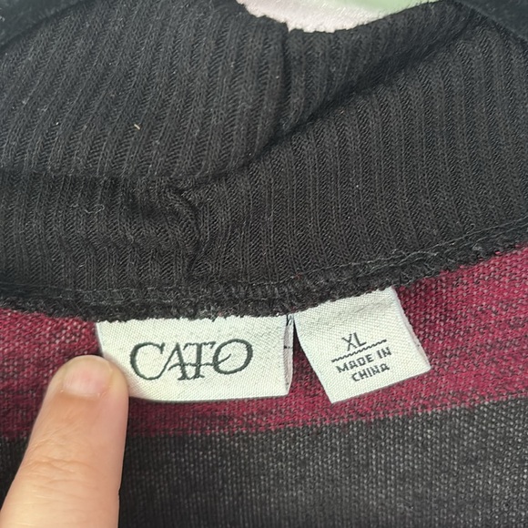 Very nice layered appearance women’s top from Cato’s - Picture 4 of 4